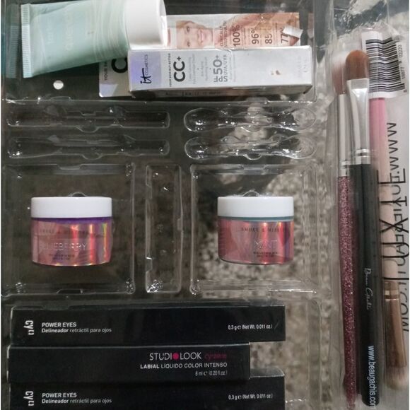 Randomized name brand makeup bundle - Picture 4 of 9
